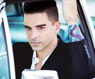 Review: Dashboard Confessional, Emo Icon, Makes Stadium-Size Return