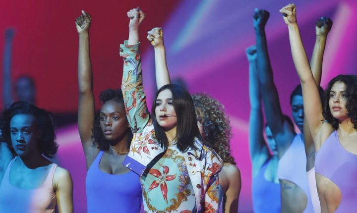 Brit Awards: Dua Lipa Performs ‘New Rules,’ Talks Women’s Empowerment