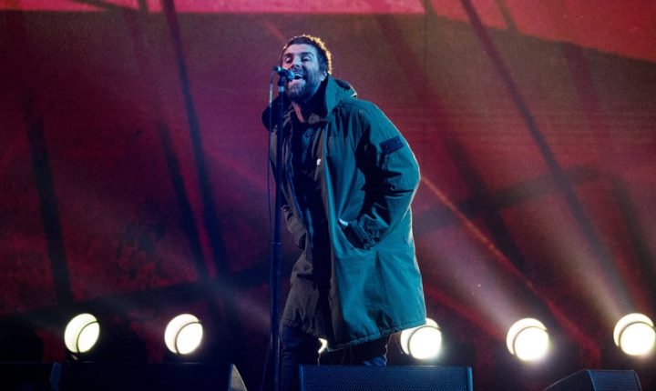 Brit Awards: Liam Gallagher Performs ‘Live Forever’ for Manchester Tribute