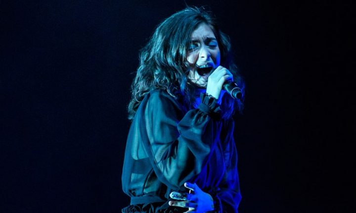 Watch Lorde Cover Drake’s ‘Shot for Me’ in Toronto
