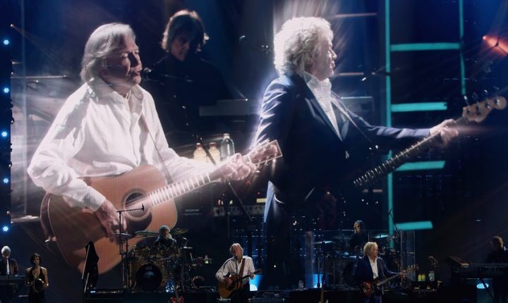 Moody Blues Play ‘Nights in White Satin,’ ‘I’m Just a Singer’ at Rock and Roll Hall of Fame