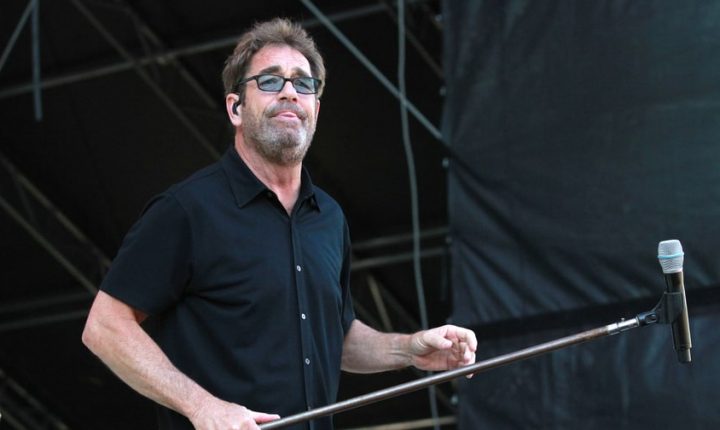 Huey Lewis and the News Cancel 2018 Shows Due to Singer’s Hearing Loss